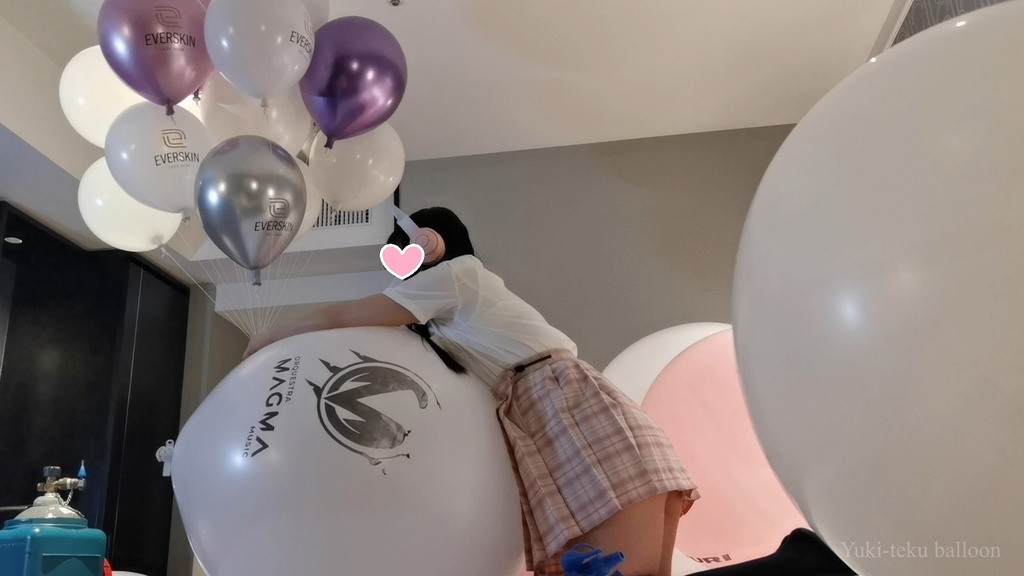 JK Mちゃんのヘリウム風船遊び&割り JK style M-chan's Helium balloon play & Pop