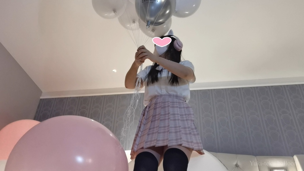 JK Mちゃんのヘリウム風船遊び&割り JK style M-chan's Helium balloon play & Pop