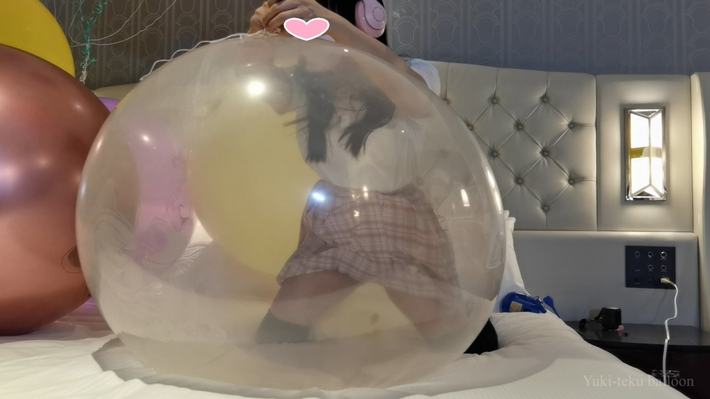 JK Mちゃんのイラスト風船遊び&ヘリウム風船割り JK style M-chan's Anime balloon play & Helium balloon pop