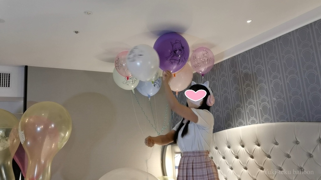 JK Mちゃんのイラスト風船遊び&ヘリウム風船割り JK style M-chan's Anime balloon play & Helium balloon pop