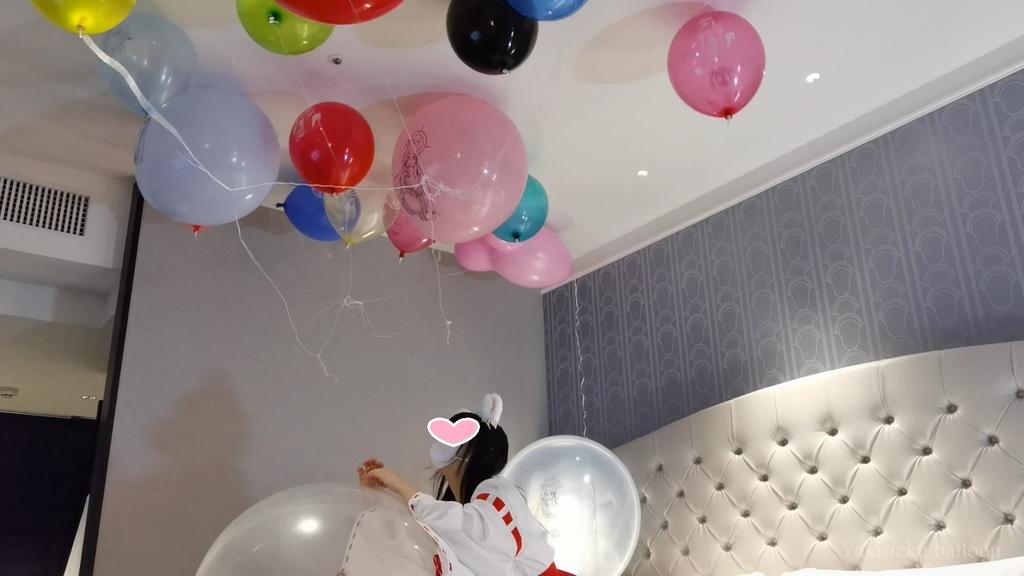 巫女さんのヘリウム風船遊び Miko style M-chan's Helium balloon play