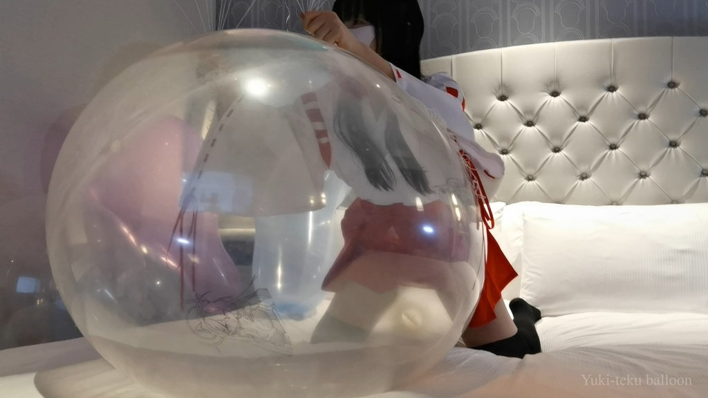 巫女さんのヘリウム風船遊び Miko style M-chan's Helium balloon play