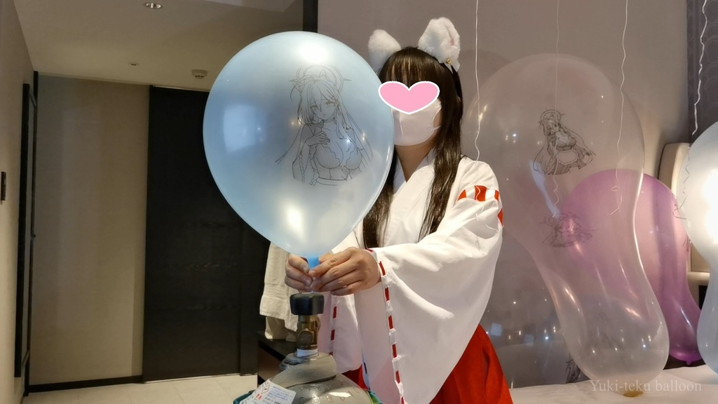 巫女さんのヘリウム風船遊び Miko style M-chan's Helium balloon play