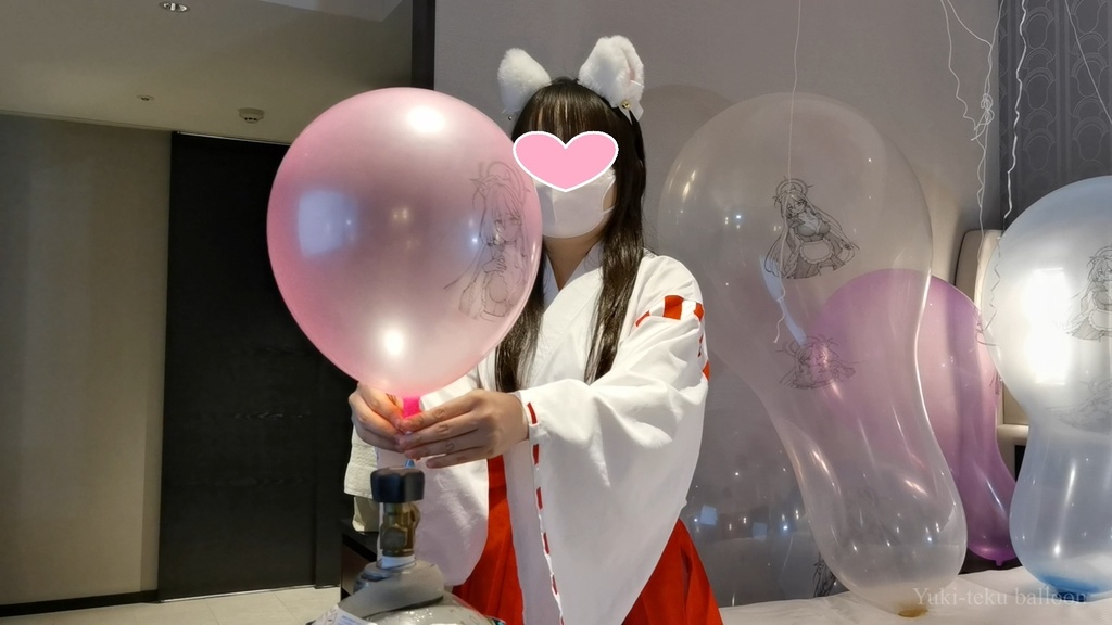巫女さんのヘリウム風船遊び Miko style M-chan's Helium balloon play