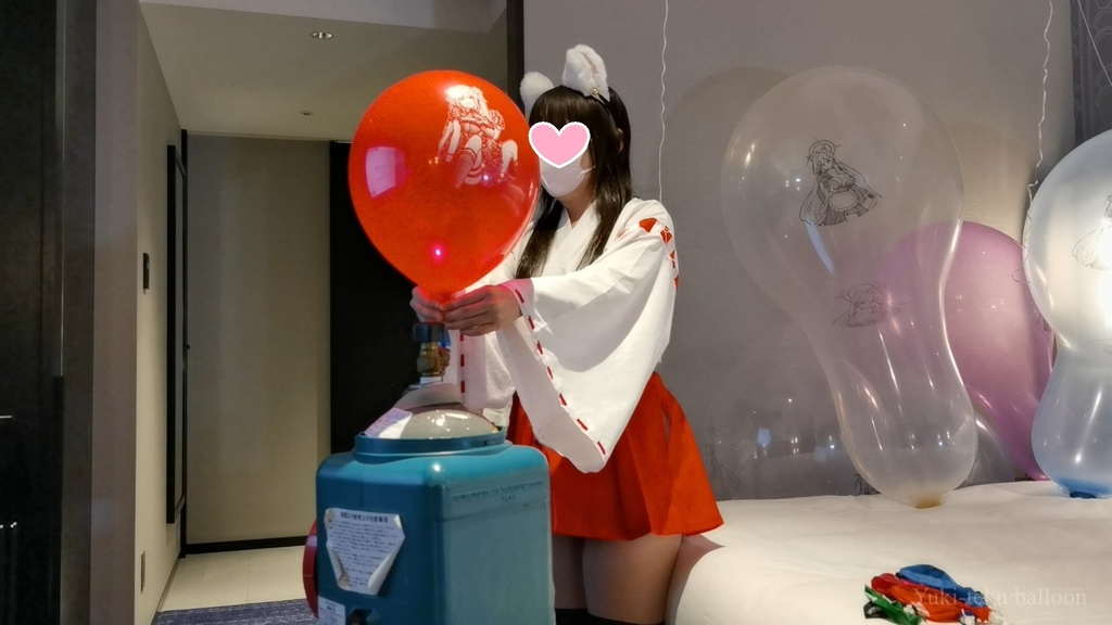 巫女さんのヘリウム風船遊び Miko style M-chan's Helium balloon play