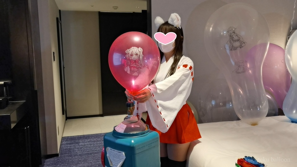 巫女さんのヘリウム風船遊び Miko style M-chan's Helium balloon play