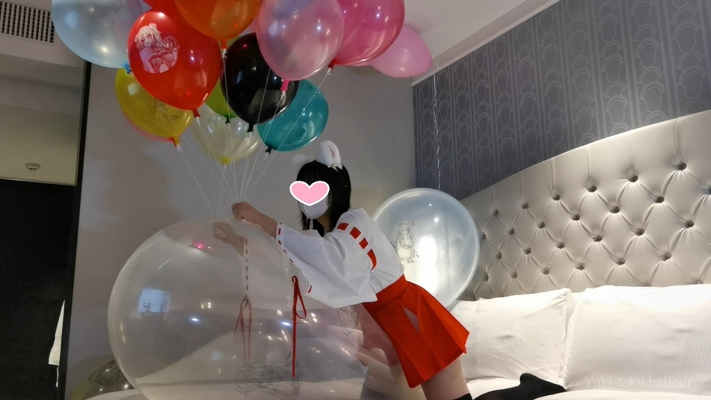 巫女さんのヘリウム風船遊び Miko style M-chan's Helium balloon play
