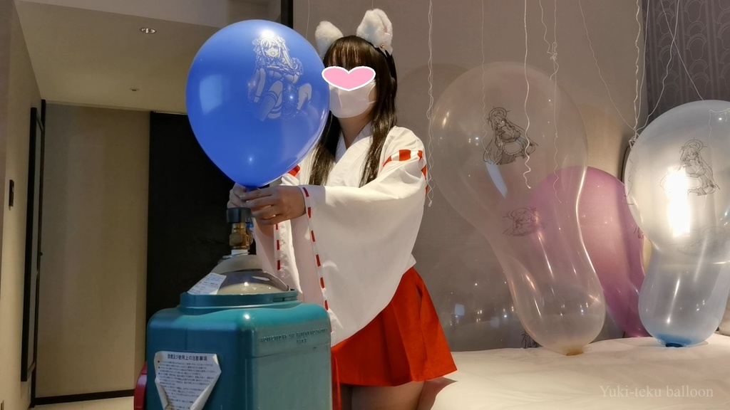 巫女さんのヘリウム風船遊び Miko style M-chan's Helium balloon play