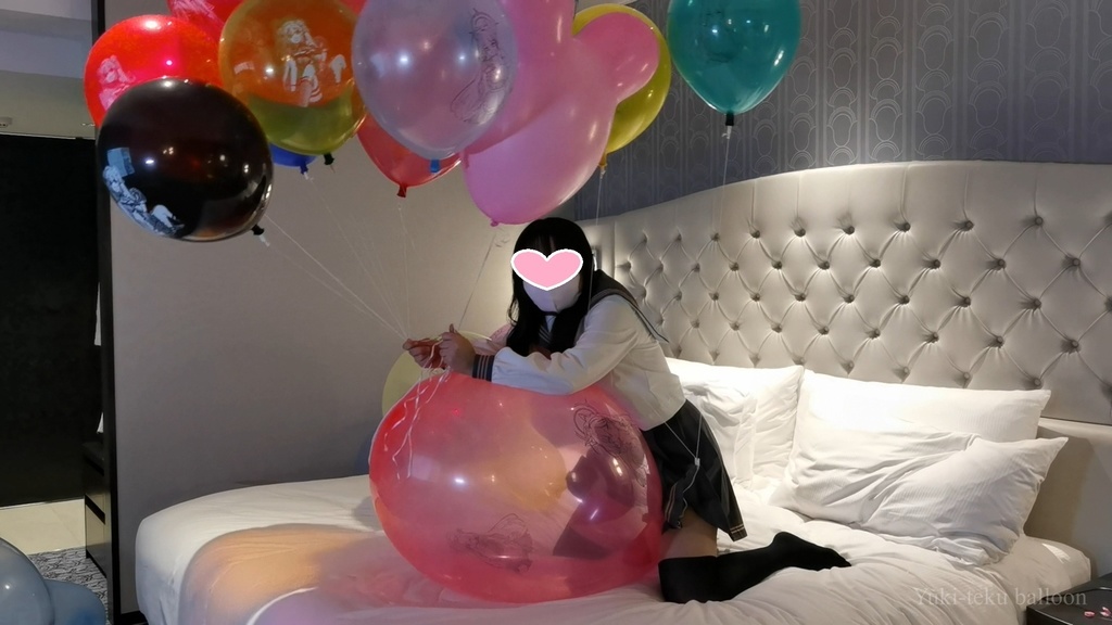 JK Mちゃんのロングネック風船遊び&ヘリウム風船割り JK style M-chan's Long-neck balloon play & Helium balloon pop