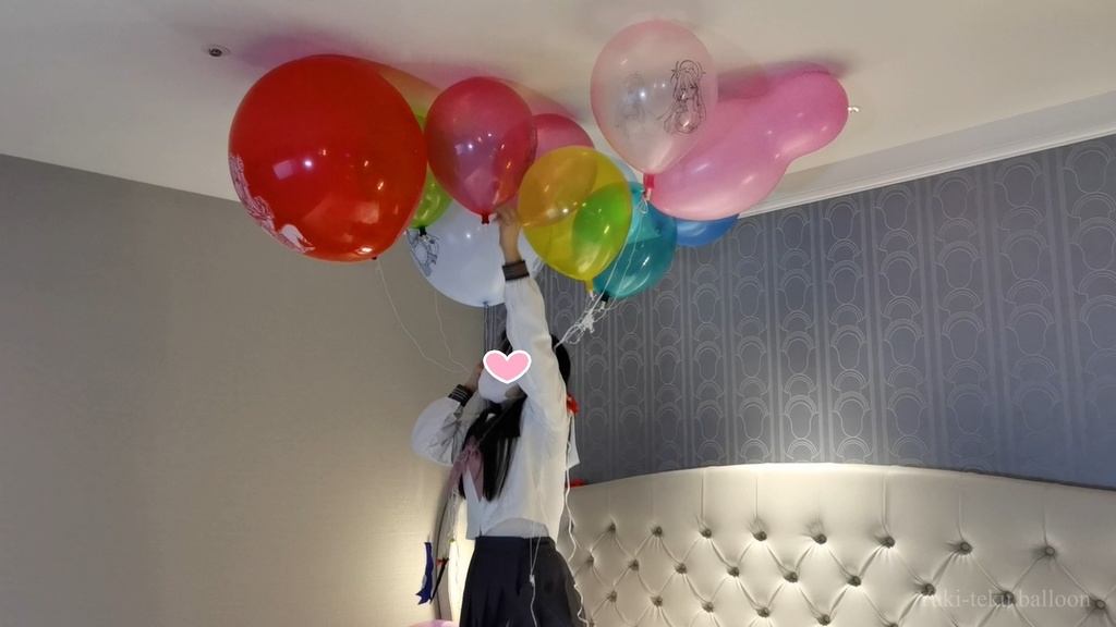 JK Mちゃんのロングネック風船遊び&ヘリウム風船割り JK style M-chan's Long-neck balloon play & Helium balloon pop
