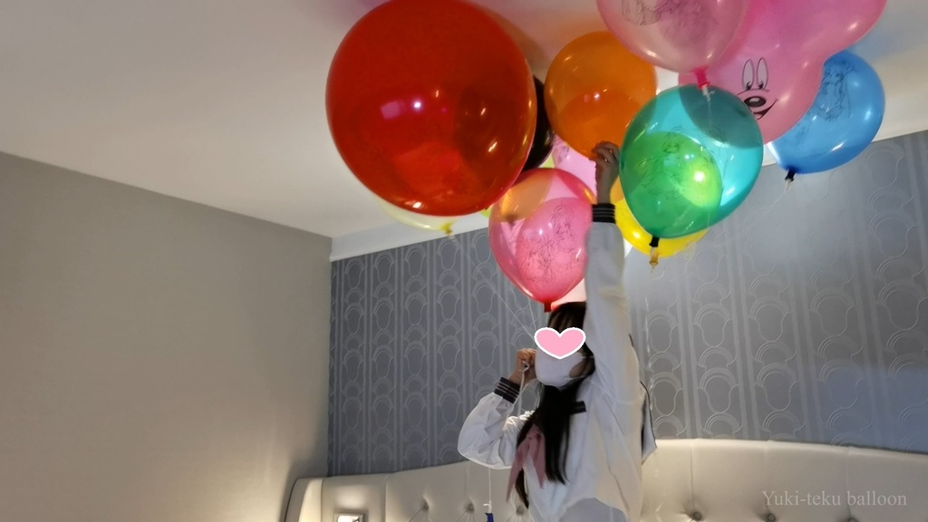 JK Mちゃんのロングネック風船遊び&ヘリウム風船割り JK style M-chan's Long-neck balloon play & Helium balloon pop