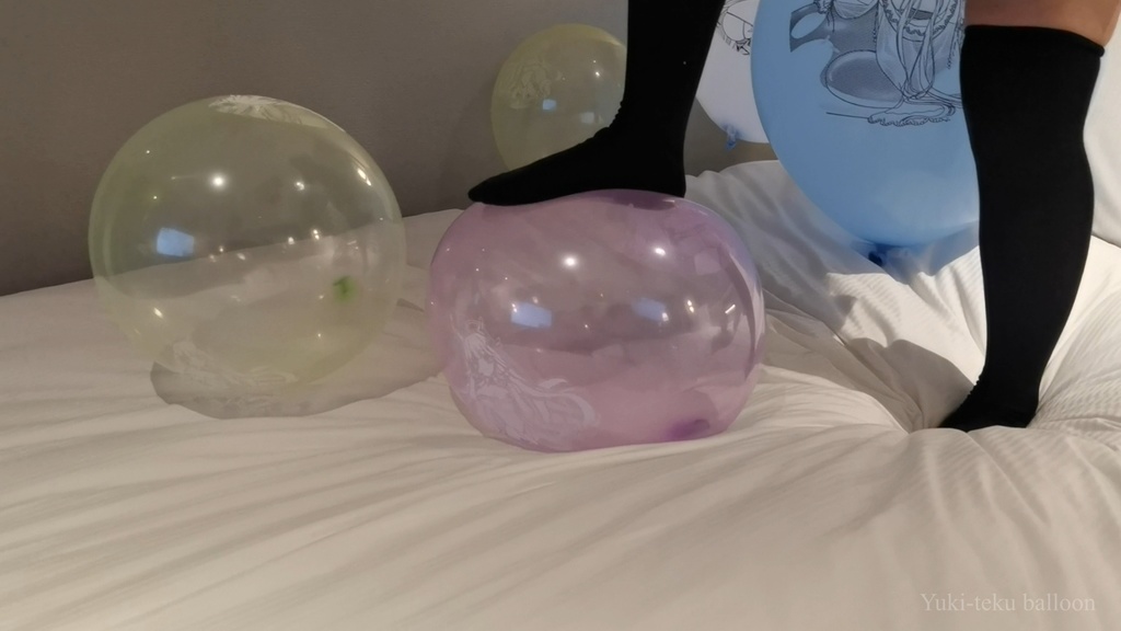 JK Mちゃんのヘリウム風船割り&足割り2 JK style M-chan's Helium balloon pop & foot pop2