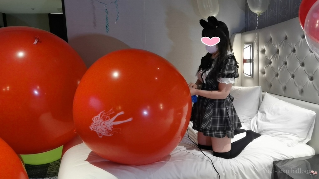 猫耳Mちゃんの巨大風船遊び Alice style M-chan's Huge balloon play