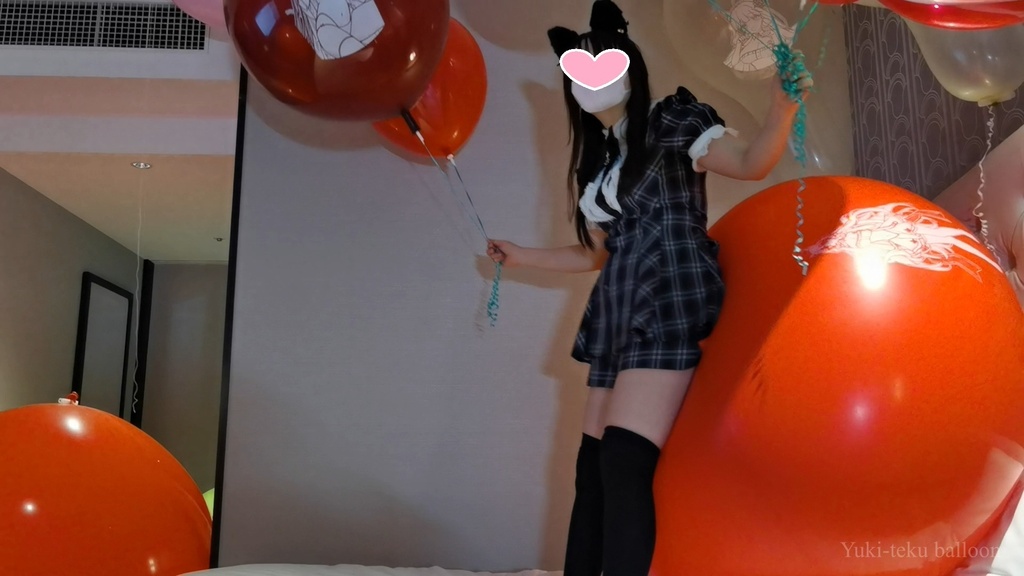 猫耳Mちゃんの巨大風船遊び Alice style M-chan's Huge balloon play