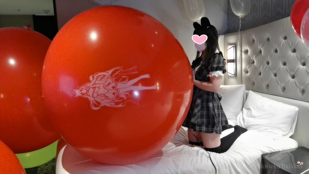 猫耳Mちゃんの巨大風船遊び Alice style M-chan's Huge balloon play