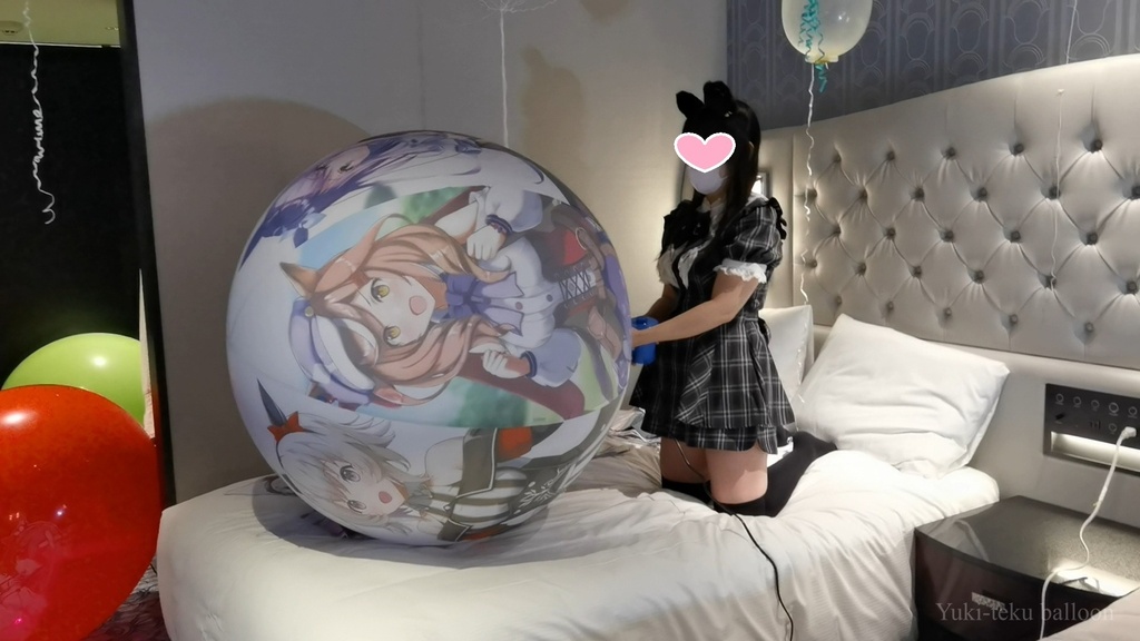 猫耳Mちゃんの巨大空ビ&ビーチボール遊び M-chan's huge Inflatable & Beach ball play