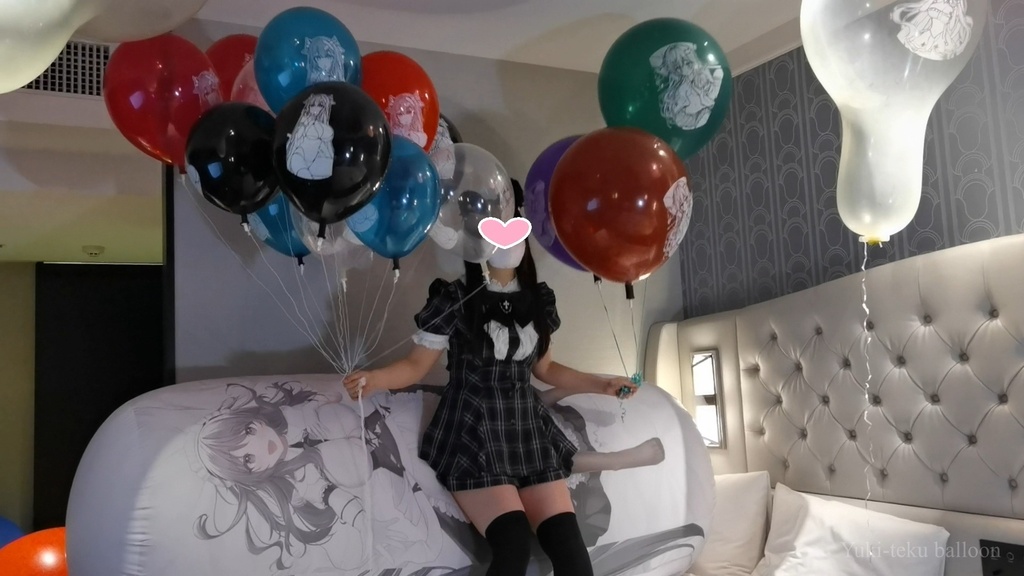 猫耳Mちゃんの巨大空ビ&ビーチボール遊び M-chan's huge Inflatable & Beach ball play