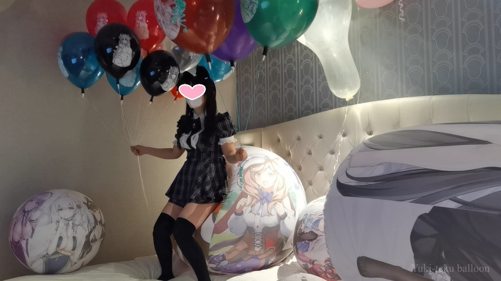 猫耳Mちゃんの巨大空ビ&ビーチボール遊び M-chan's huge Inflatable & Beach ball play