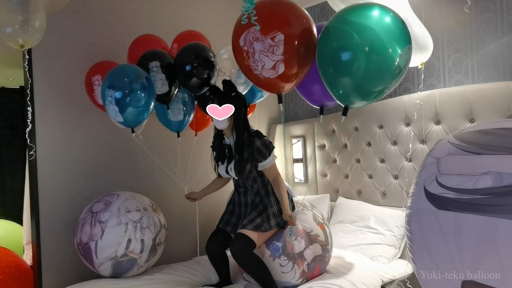 猫耳Mちゃんの巨大空ビ&ビーチボール遊び M-chan's huge Inflatable & Beach ball play