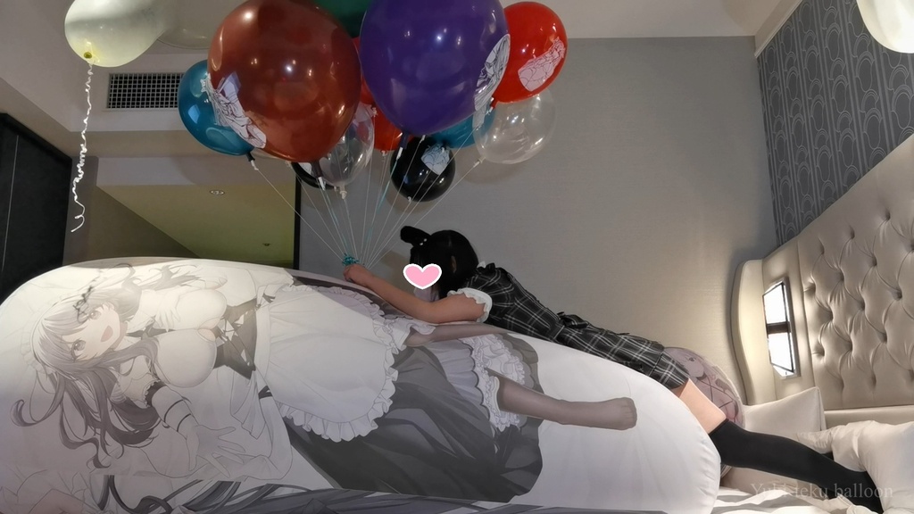 猫耳Mちゃんの巨大空ビ&ビーチボール遊び M-chan's huge Inflatable & Beach ball play