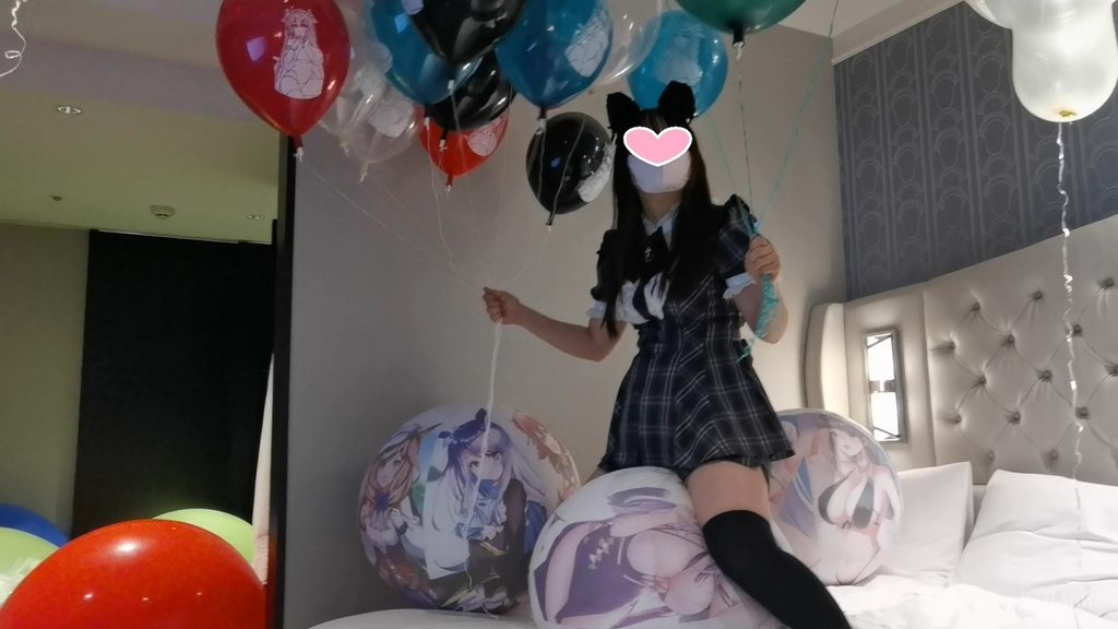 猫耳Mちゃんの巨大空ビ&ビーチボール遊び M-chan's huge Inflatable & Beach ball play