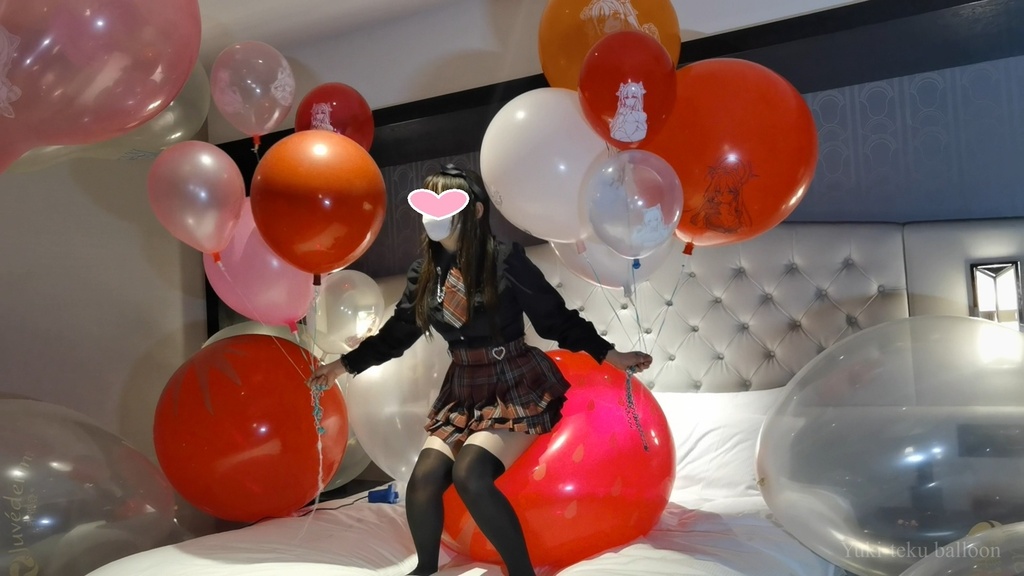 Mちゃんの巨大風船遊び&割り