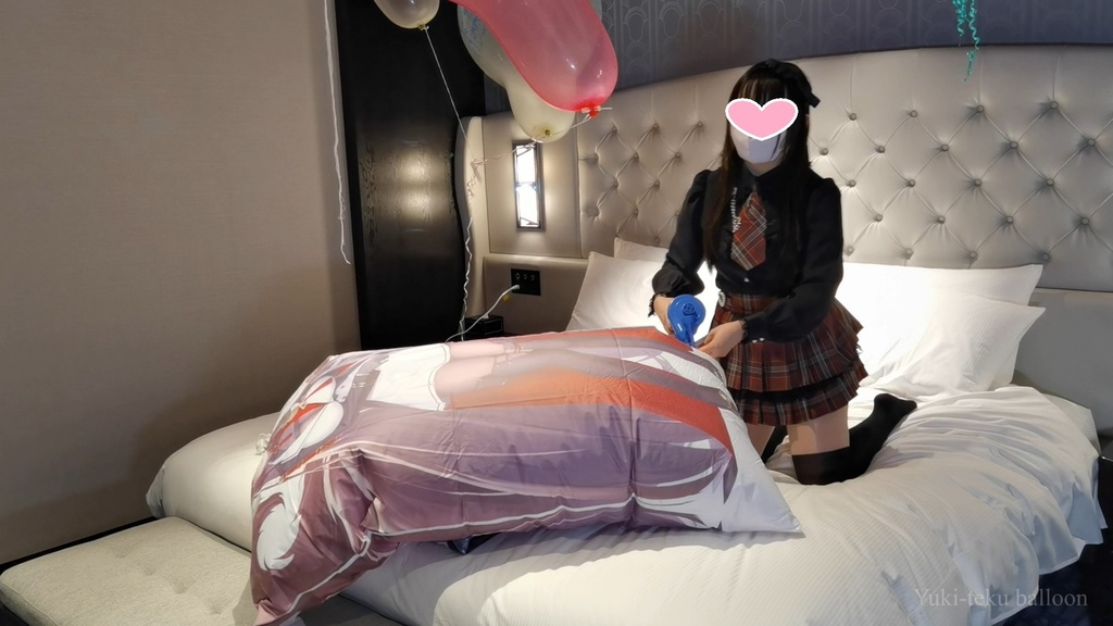 Mちゃんの巨大ビーチボール遊び M-chan's huge Beach ball play