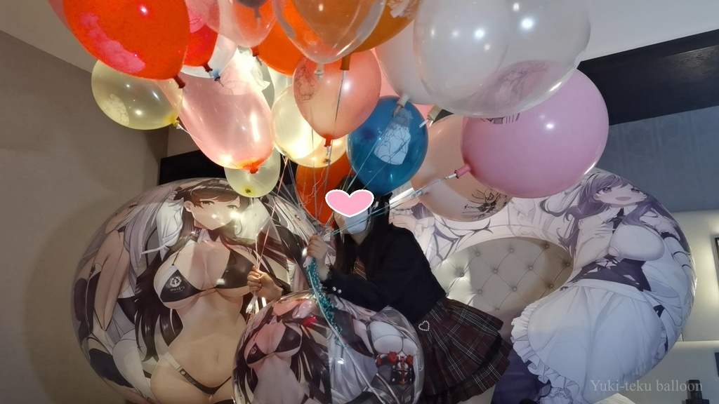 Mちゃんの巨大ビーチボール遊び M-chan's huge Beach ball play