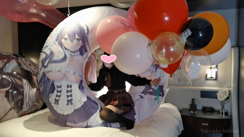Mちゃんの巨大ビーチボール遊び M-chan's huge Beach ball play