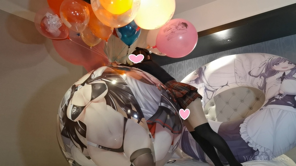 Mちゃんの巨大ビーチボール遊び M-chan's huge Beach ball play
