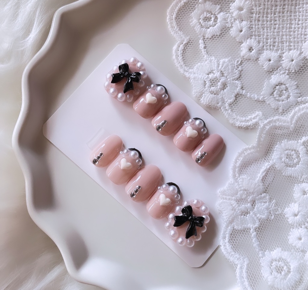 【現品】 33 ネイルチップ ピンクベージュ ブラック パール リボン ハート フレンチ ガーリー
