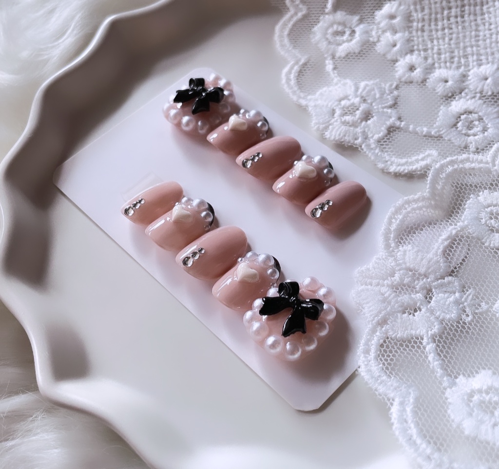 【現品】 33 ネイルチップ ピンクベージュ ブラック パール リボン ハート フレンチ ガーリー