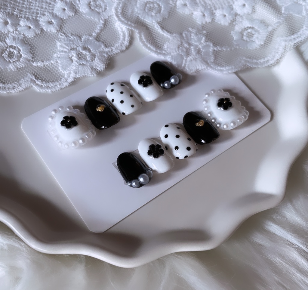 【現品】  34 ネイルチップ ホワイト ブラック パール ハート フラワー ドット柄 ガーリー 韓国っぽ 大人っぽ
