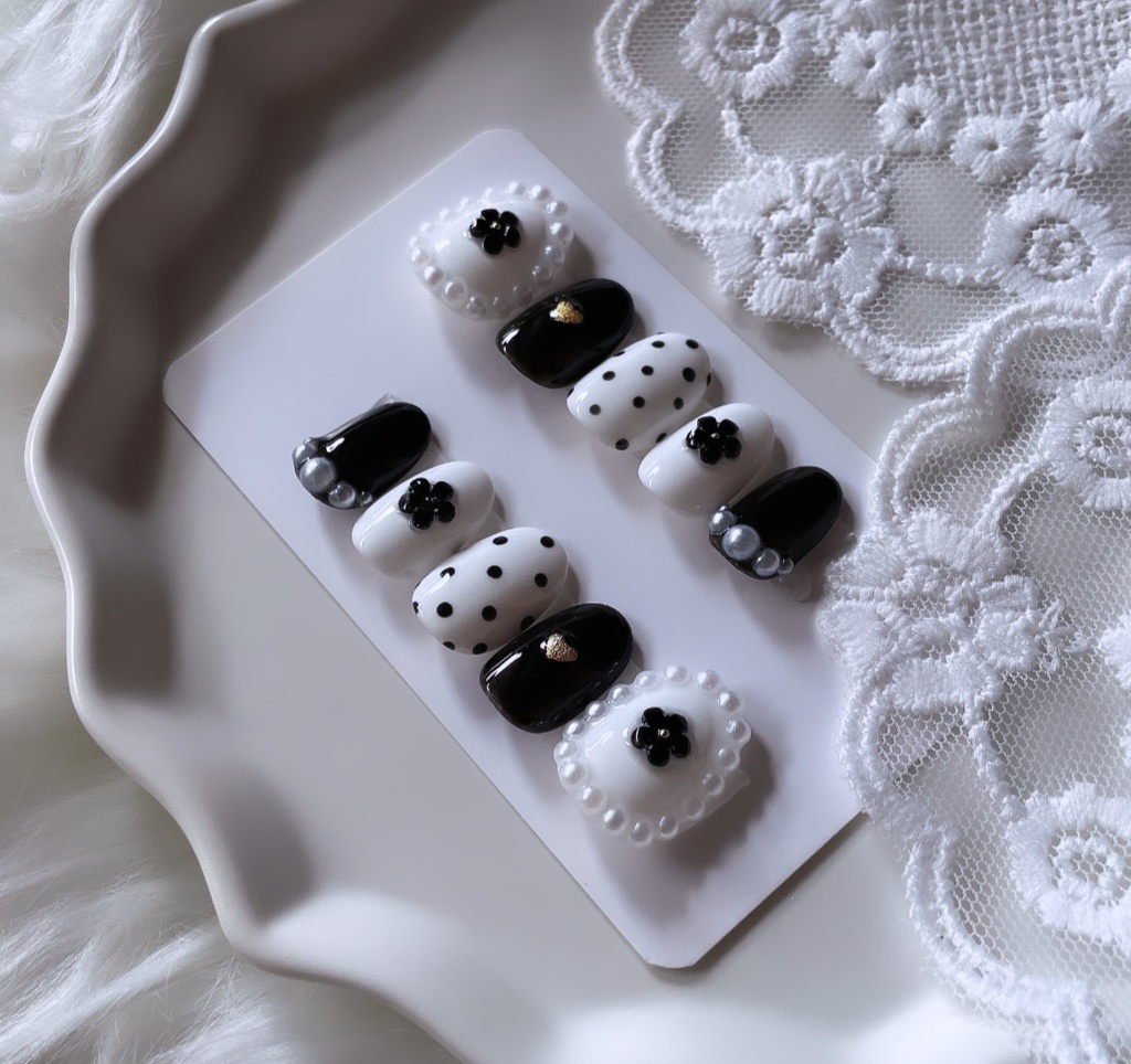 【現品】  34 ネイルチップ ホワイト ブラック パール ハート フラワー ドット柄 ガーリー 韓国っぽ 大人っぽ