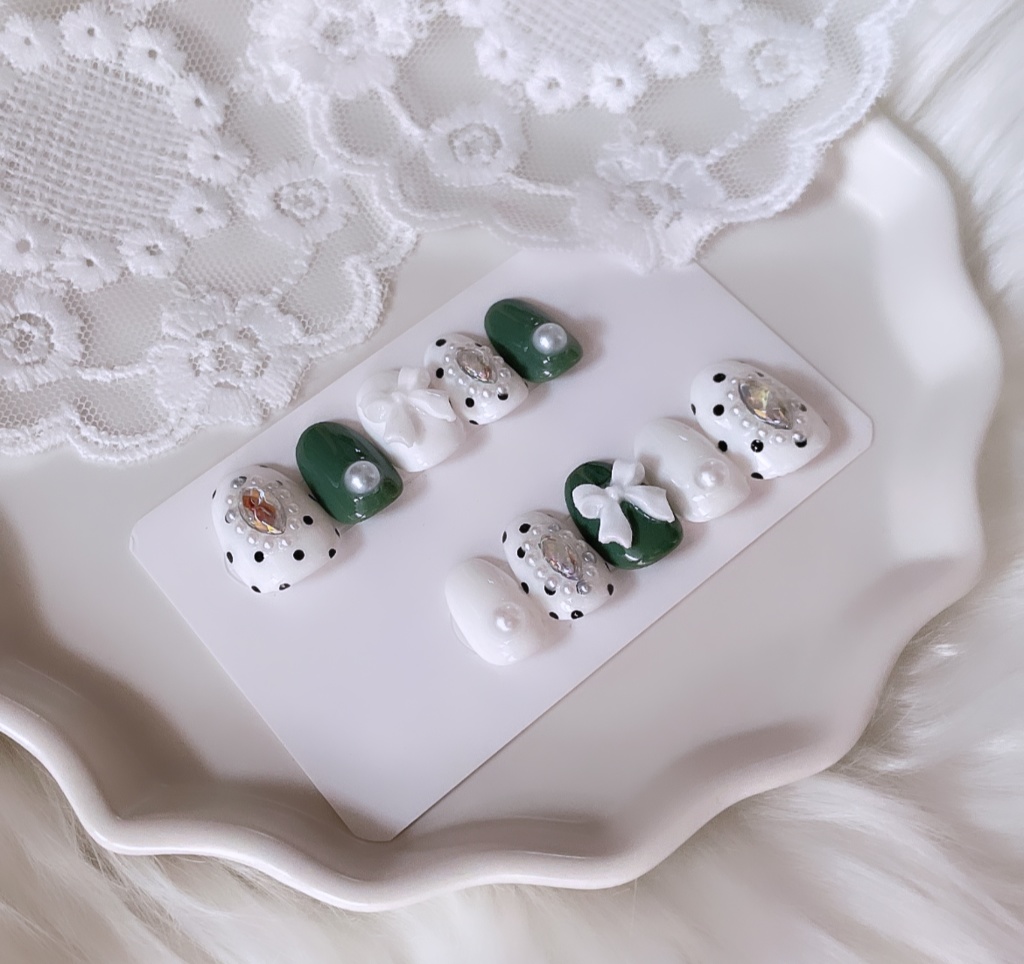 【現品】 36 ネイルチップ ホワイト グリーン パール リボン ドット柄 ガーリー 大人可愛い