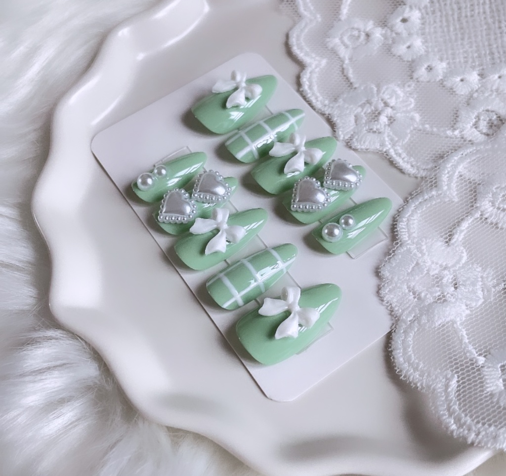 【現品】 53 ネイルチップ ミントグリーン パール ハート リボン チェック柄 ガーリー 推しネイル 推し色 推しカラー 推し事