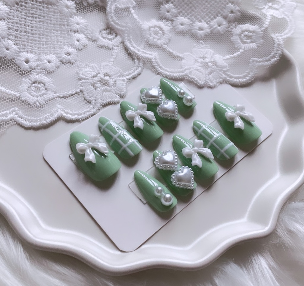【現品】 53 ネイルチップ ミントグリーン パール ハート リボン チェック柄 ガーリー 推しネイル 推し色 推しカラー 推し事