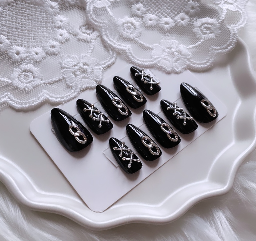 【現品】 54 ネイルチップ ブラック シルバー 量産型 地雷 メンヘラ 病み可愛い