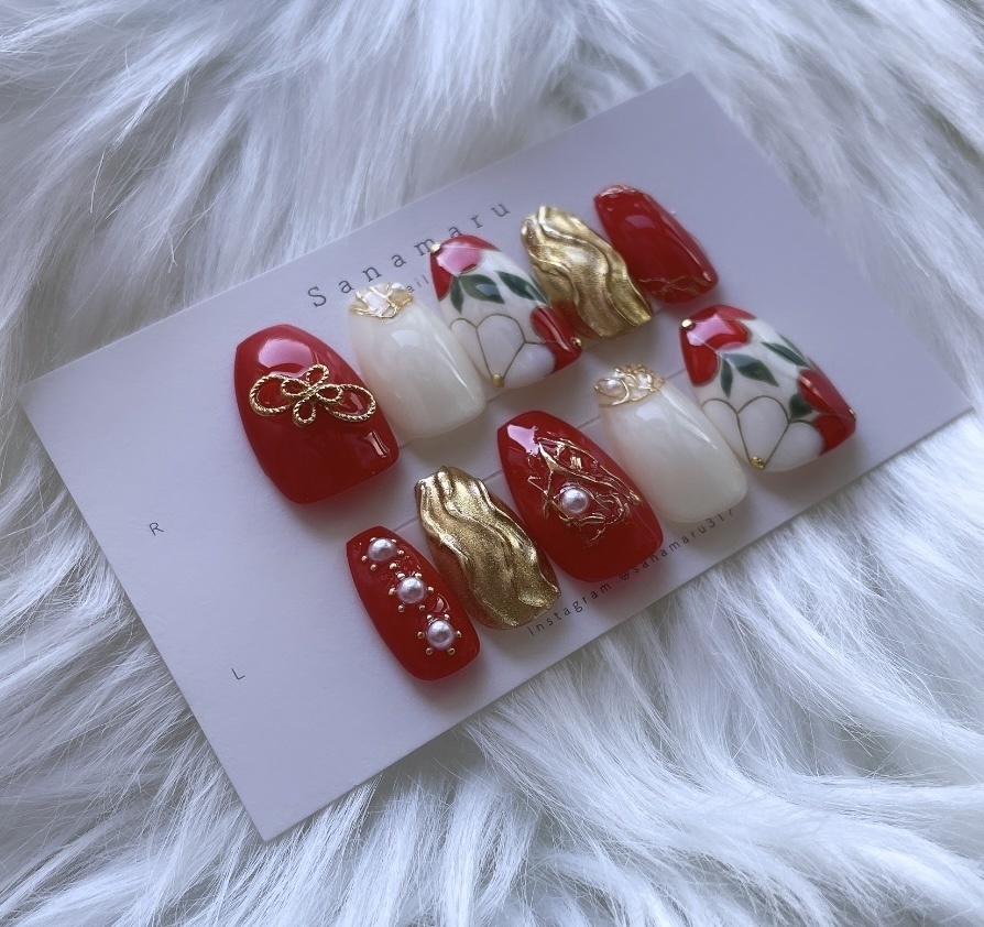 【現品】 56 ネイルチップ レッド ミルキーホワイト ゴールド 和柄 花柄 金箔 入学式 卒業式 成人式 お祝い