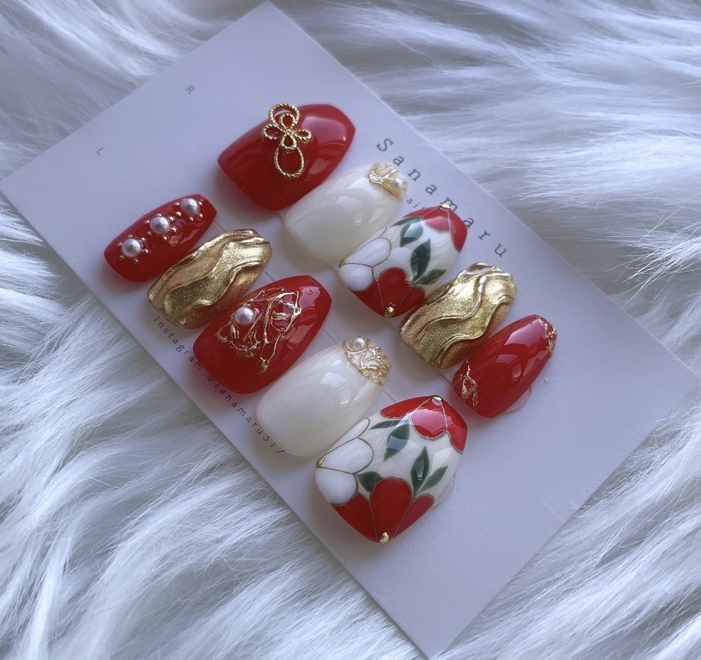【現品】 56 ネイルチップ レッド ミルキーホワイト ゴールド 和柄 花柄 金箔 入学式 卒業式 成人式 お祝い