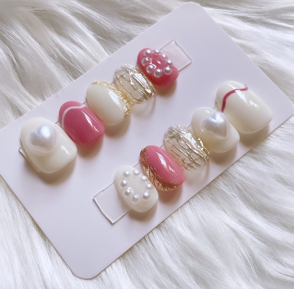 【現品】 70 ネイルチップ 韓国っぽ 大人っぽ ミラー うねうね ちゅるん ガーリー 春ネイル ピンク ミルキーホワイト ゴールド 可愛いネイル ガーリーネイル