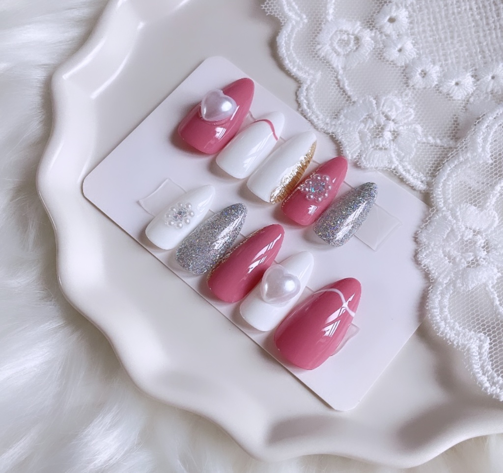 【現品】 79 ネイルチップ 韓国っぽ 大人っぽ ミラー うねうね ガーリー