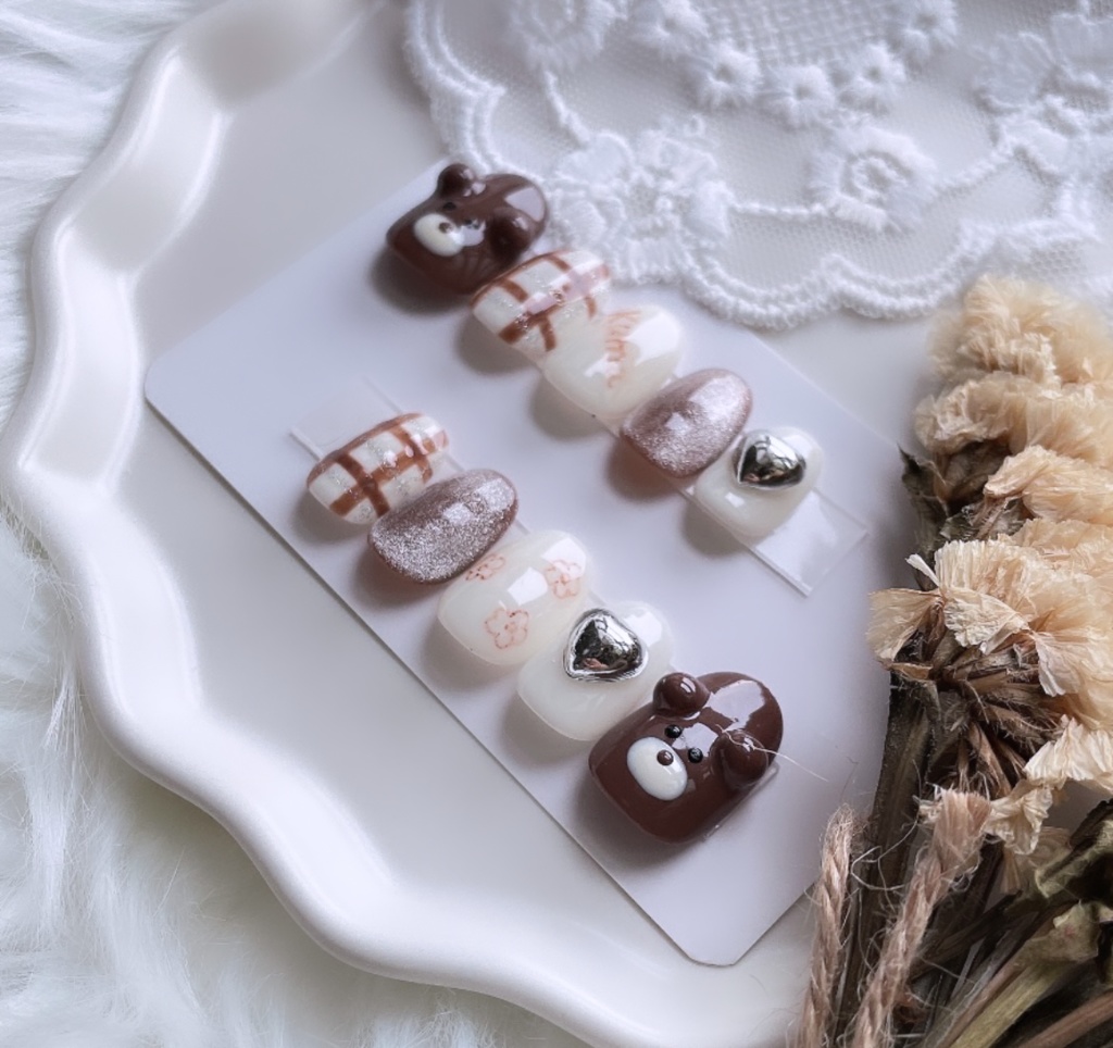 【現品】 83 ネイルチップ ブラウン ホワイト くま パール リボン フラワー ガーリーネイル 落書きネイル