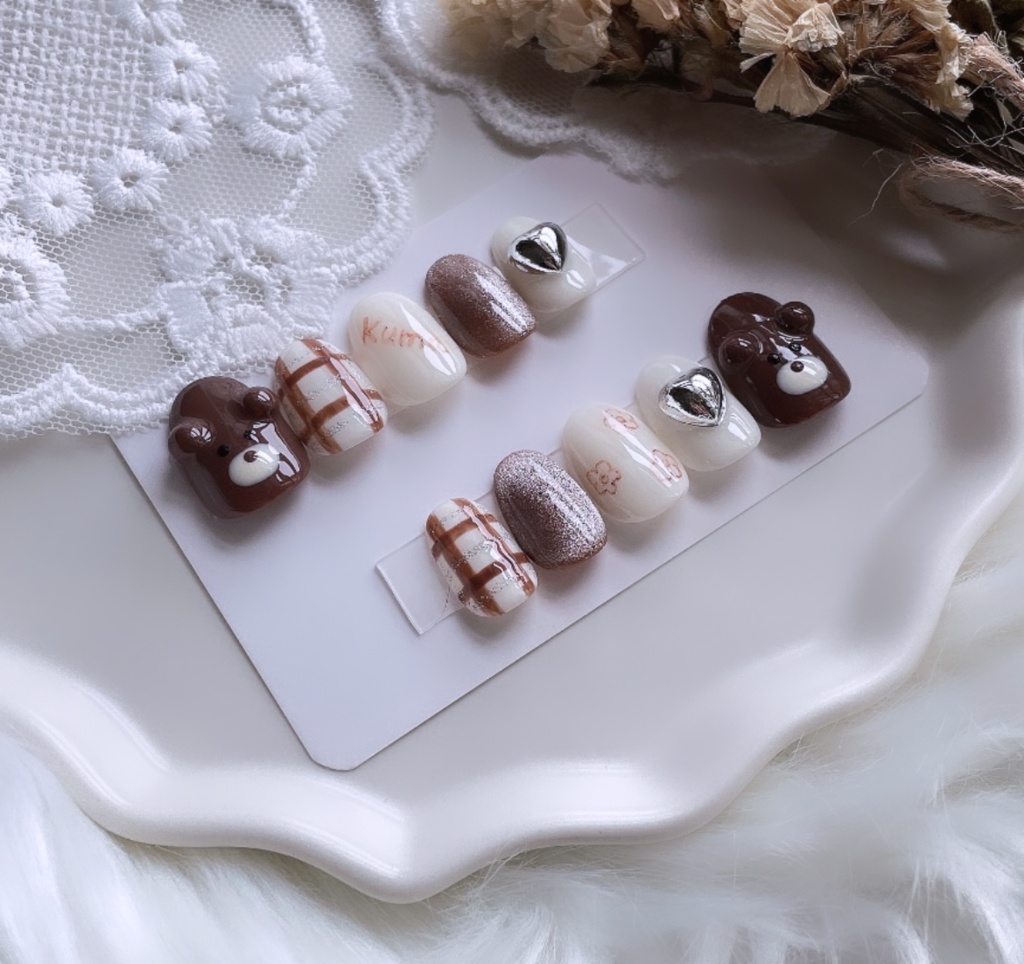 【現品】 83 ネイルチップ ブラウン ホワイト くま パール リボン フラワー ガーリーネイル 落書きネイル