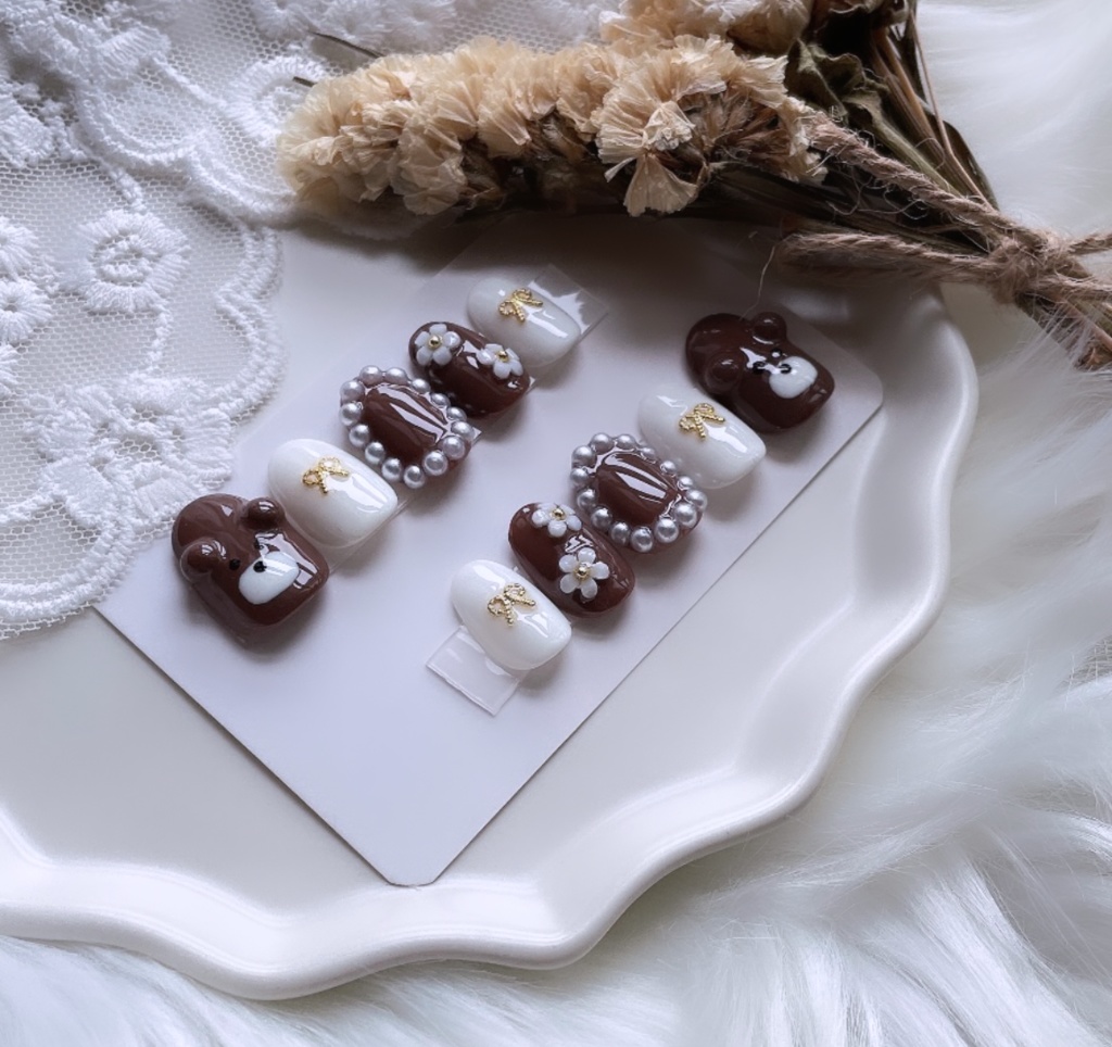 【現品】84 ネイルチップ ブラウン ホワイト くま パール リボン フラワー ガーリーネイル