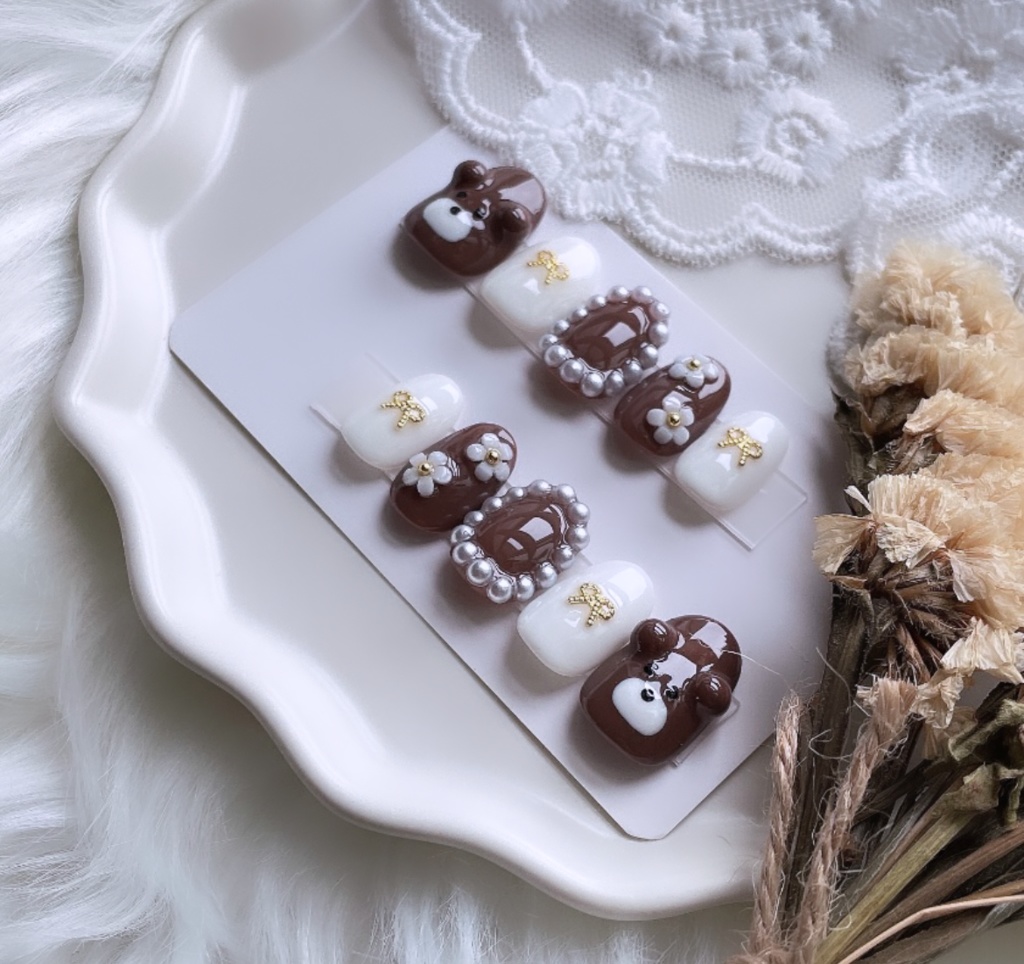 【現品】84 ネイルチップ ブラウン ホワイト くま パール リボン フラワー ガーリーネイル