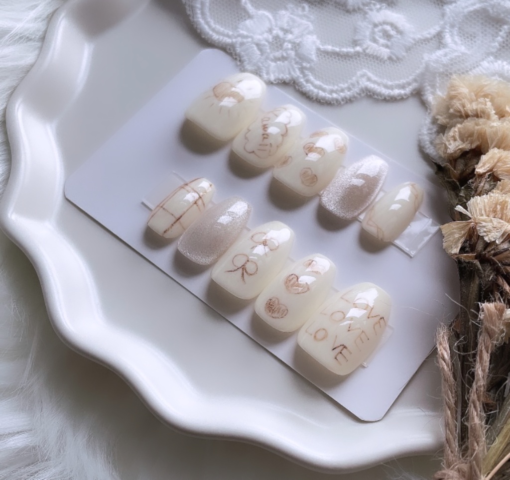 【現品】88 ネイルチップ ミルキーホワイト 落書きネイル うるマグ マグネット