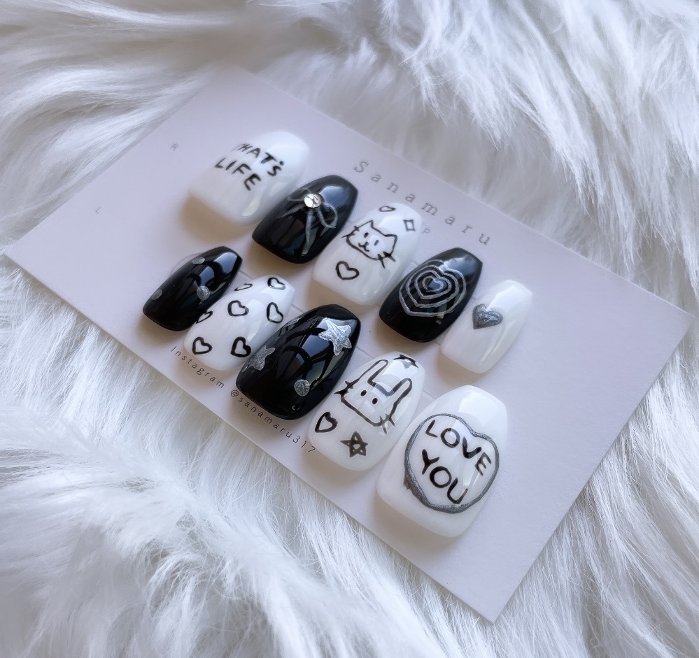 【現品】 90 ネイルチップ 落書きネイル 流行りネイル 可愛いネイル 韓国ネイル 個性派ネイル