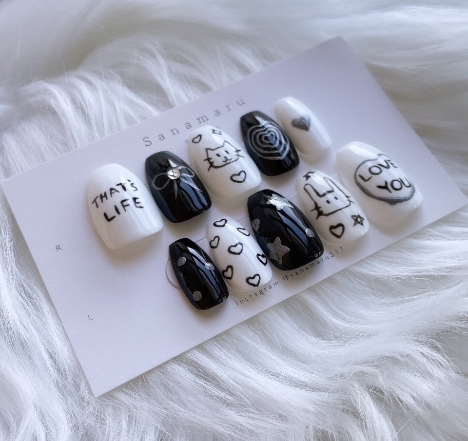 【現品】 90 ネイルチップ 落書きネイル 流行りネイル 可愛いネイル 韓国ネイル 個性派ネイル