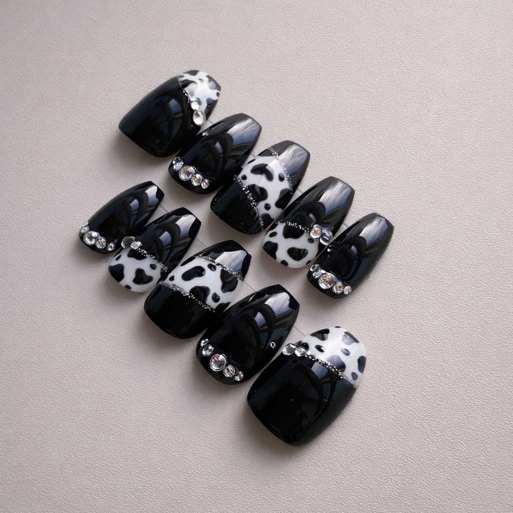 94 現品 サイズオーダー ネイルチップ 牛柄ネイル ダルメシアン柄ネイル アニマル柄ネイル ブラック ホワイト シルバー ラメ バイカラー